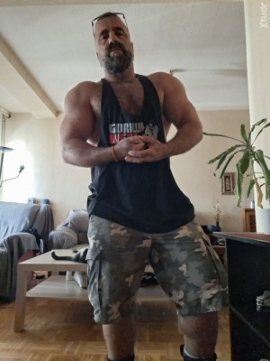 Xtudr - Musclepup: Very masculine submissive dude with muscles looking for 2 types of men...either a bodybuilder or a muscular dominant...or...