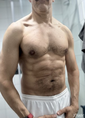 Xtudr - ramix: Muscular, athlete, horny and perverted, not shaved. Out of the scene, without attitude. Spanish. Handsome face. I have a good...