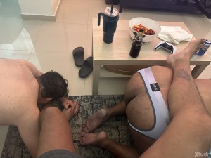 Xtudr - AmoLeafar: Más que un dominante, soy un Amo que transforma putos.
Con años de experiencia real en el BDSM, sé exactamente cómo quebr...