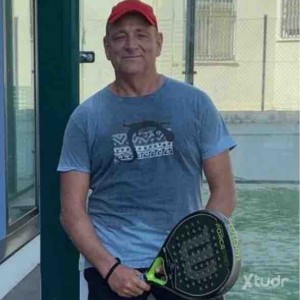 Xtudr - Juannsol: Me gusta ser sumiso y obediente, adorar los pies de mi Amo…y cosas así 