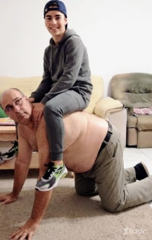 Xtudr - Esclavo_remon: Esclavo.... El esclavo de las fotos es real....cash, se puede negociar.... Lo que ves en el abdomen de algunas fotos ...