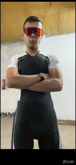 Xtudr - kinkciclyst: Ciclista novato en el mundo de bdsm, bondage…
Abierto a probar de todo
Busco un amo dominante que me enseñe a ser un bu...