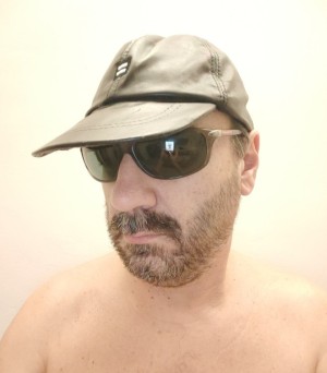 Xtudr - mall: Uncle, 50 years old, tall, with a beard, very submissive in front of the right man, for sporadic sex without commitment.
Good ...