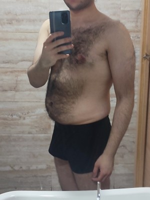 Xtudr - Voms: Soy un chico de 22 años muy obediente al que le gusta complacer a otros hombres, sin embargo con la persona correcta puedo ser...