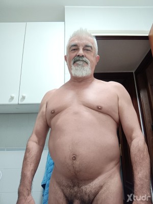 Xtudr - Chasermag: Chaser bajito tipo daddy busca tíos gordos