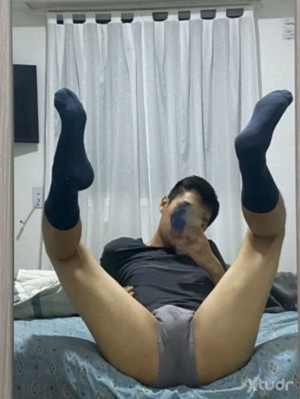 Xtudr - castrame_cortame: Pensé era una página de morbosos pero es peor que grindr y Tinder solo piden mil fotos para nada solo busco golpiz...