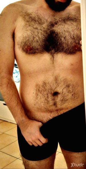 Xtudr - guarrete32: I'm turned on by pervy guys, dominant and pigs. I'm very submissive. Piss, smells, blowjobs, dirty old men...tell me and...