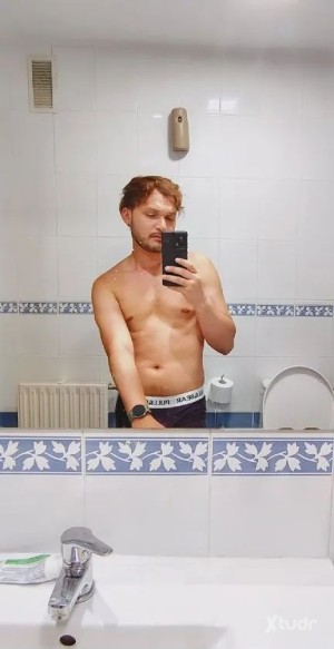 Xtudr - CumplirFantasiasFuertes: Busco trabajo urgente. Pero también busco  un hombre masculino que me ayude a cumplir fantasías. Que me ofr...