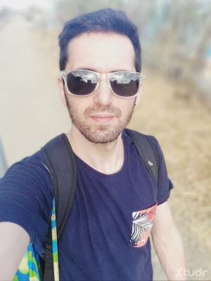 Xtudr - IntrovertitPas92: - CATALÀ -
Necessito un tio dominant, amb caràcter, cabronet i, en el fons, tendre. 
Sí, cabró i tendre, poder con...