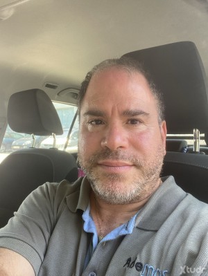 Xtudr - mamon33: Soy una persona legal, sincera , buena , muy viciosos y muy buen mamador de pollas busco tíos calientes que descarguen en m...