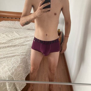 Xtudr - TickleCosquillasMadrid: Looking for uncles to tickle. I also like the feet of a good dominant man.