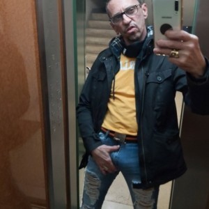 Xtudr - fisteameymeame1970: I'm versatile 100x100 and I would like to meet uncles who are the same as me, into toys, who piss on me, who fis...