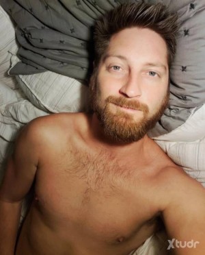 Xtudr - lookingBuddies: Looking for bros to Hang out and chill with laid back here open