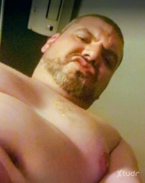 Xtudr - GordoCerdo: Masculino, 50 años, aspecto hetero.
Buscando tíos que me dejen usarles, y de vez en cuando alguno que me use a mí. Tambi...