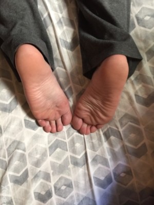 Xtudr - corbis5: I'm a foot fetishist. I give you my feet to enjoy them however you want! Lick them, suck them, trample them, footjob.... An...