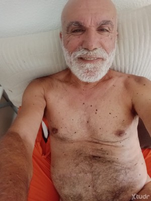 Xtudr - LuisFiuza: Hombre maduro bien llevados, me gusta disfrutar de un buen polvo cañero entre otras cosas y abierto a descubrir nuevas ex...