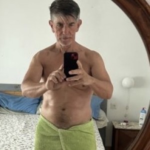 Xtudr - bimbo:  sumiso muy perrako y obediente con buen culo y boca  
