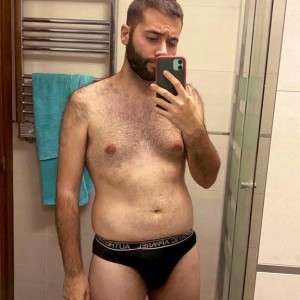 Xtudr - jwowww: Soy un chico osete, no mucha barriga, ojos claros y polla un poco gordita.
Me gusta mandar y ser sumiso, sobre todo las prác...