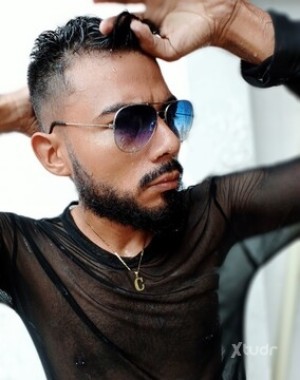 Xtudr - AlbertoFerrer96: Soy esclavo sumiso de 27años busco MADUROS hago lo que usted quiera, soy 
