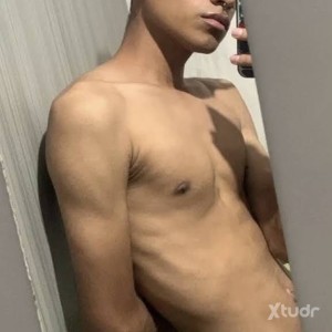 Xtudr - Twink_dominante: Busco sumisos Findom que quieran degradarse y ser usados que me den en el control de su vida