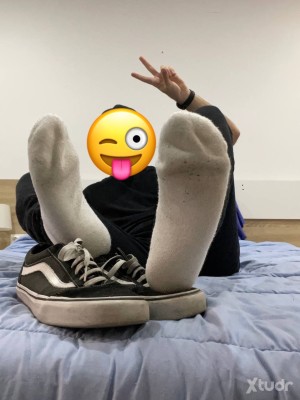 Xtudr - HeteroPies: Amo hetero en búsqueda de perritos que estén a mis pies obedeciendo órdenes.