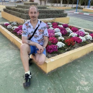 Xtudr - SumisoLleida45: Complaciente sumiso. Quiero probar fist.
