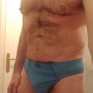 Xtudr - Apostata: I'm a demure guy outside. Very sexual and pig-like between four walls. Very sensitive to male pheromones. I love briefs. I...