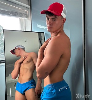 Xtudr - Paul12: I’m into gay escort and custom video making 