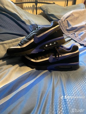 Xtudr - ChavNikeLtdMaster: Looking for scally slave or sub into Nike trainers and white socks and bondage