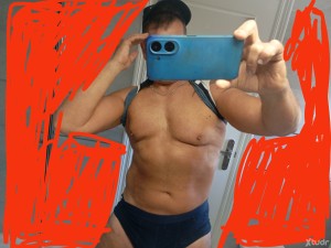 Xtudr - Iñigo: Tall masculine guy. Muscular athletic gym body, 46 years old but very youthful, handsome, discreet, sympathetic and pleasant.