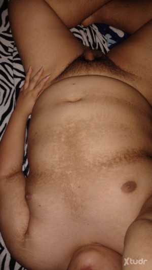 Xtudr - Slave_gay16: Soy una perrita obediente 
Me encanta el scat y me encanta obedecer a un amo mayor que yo soy jovencito me encantaría s...