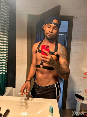 Xtudr - MatHotBoy: Busco ,Ser tu Dominio y tener ingresos extras… 