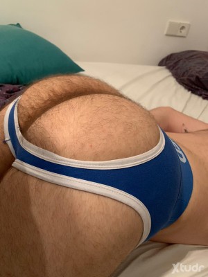 Xtudr - abzar: Submissive in BCN and surrounding areas. I'm not looking for 24/7, but I have endurance.