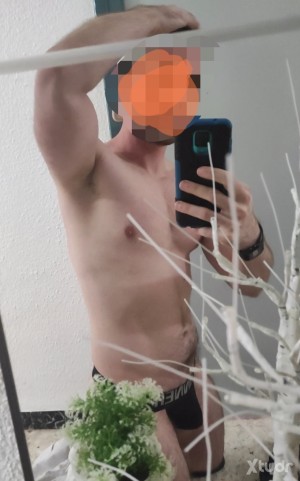 Xtudr - Esclavo_Cumdump🥛🍑😋: Me encanta tragar semen y chupar pollas. Puedo chuparosla mientras conduces, veis la tele, coméis algo o veis un...
