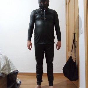 Xtudr - Esclavofetish28: I'm looking for a mature dominant man with experience, morbid, lover of leather latex rubber etc, possible 24/7 all...