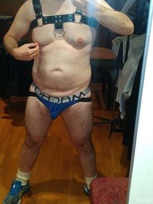 Xtudr - Guaka: Hola. Me gusta hombres jóvenes, los suspensorios, los dildos, los arneses y la ropa de cuero negro.