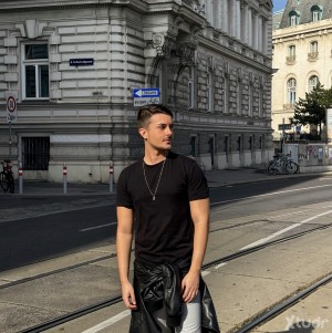 Xtudr - dvdv99: Me gustan hombres con mucho carácter dominante y fuerte. 