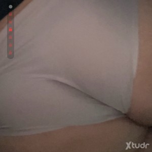 Xtudr - f4ia65s9: bottom looking for top 
lemme suck that dick
come fuck this thick ass