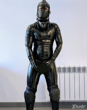 Xtudr - leatherbond: esclavo, heavy bondage, full leather, full rubber
Si no tienes fotos, mal vamos...