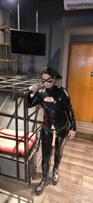 Xtudr - Findomcarol: Findom mujer buscó sumisos  de Uruguay