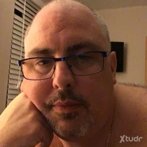 Xtudr - DArtistHome: Curious hairy, chubby guy.  Interested in exploring more kinky play.  Completely inexperienced, but have some amazing f...