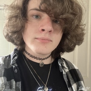 Xtudr - ezie: I’m a total nerd I like video games anime and card games like yugioh Pokemon and digimon