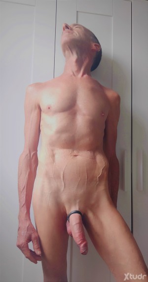 Xtudr - DelacroixGC: Busco gay bastante maduro, educado y discreto, cordial y cariñoso, pero sexualmente dominante, con experiencia, morboso...