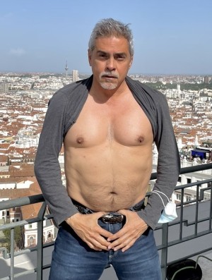 Xtudr - REY333: Mature large Bottom man. Sex. MADRID. Photos always.