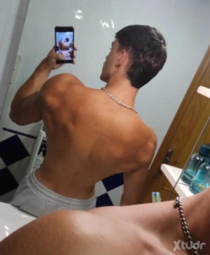 Xtudr - AlphaMaster21: Soy un chaval con carácter, dominante y al que le mola que le digan lo bueno que está. Soy un puto semidiós y estoy h...