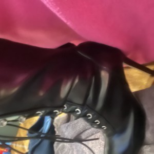Xtudr - enmascarado82: Soy un chico bastante vergonzoso, con algún material. Intento aprender si alguien me enseña bien. No soy musculado, n...