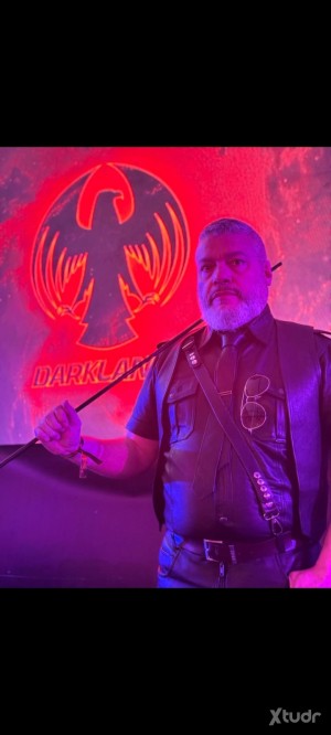 Xtudr - Heracles1: Amo busca perro o esclavo para masajes y que sirva a su Amo 