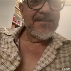 Xtudr - French: What are you looking for today? Some good nipples, a submissive man.