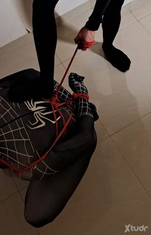 Xtudr - MasterCold: I don't need to raise my voice for you to obey me.
With a glance, you shut up. With an order, you tremble.
I'm not looki...