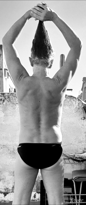 Xtudr - CarloSlave: Soy hombre de 63 años, bastante bien llevados. Me gusta recibir buenas sesiones reales de Spanking en posiciòn OTK. Quis...